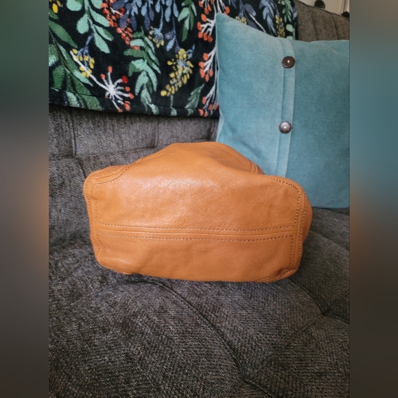 Michael Kors oversized leather hobo - Picture 9 of 15